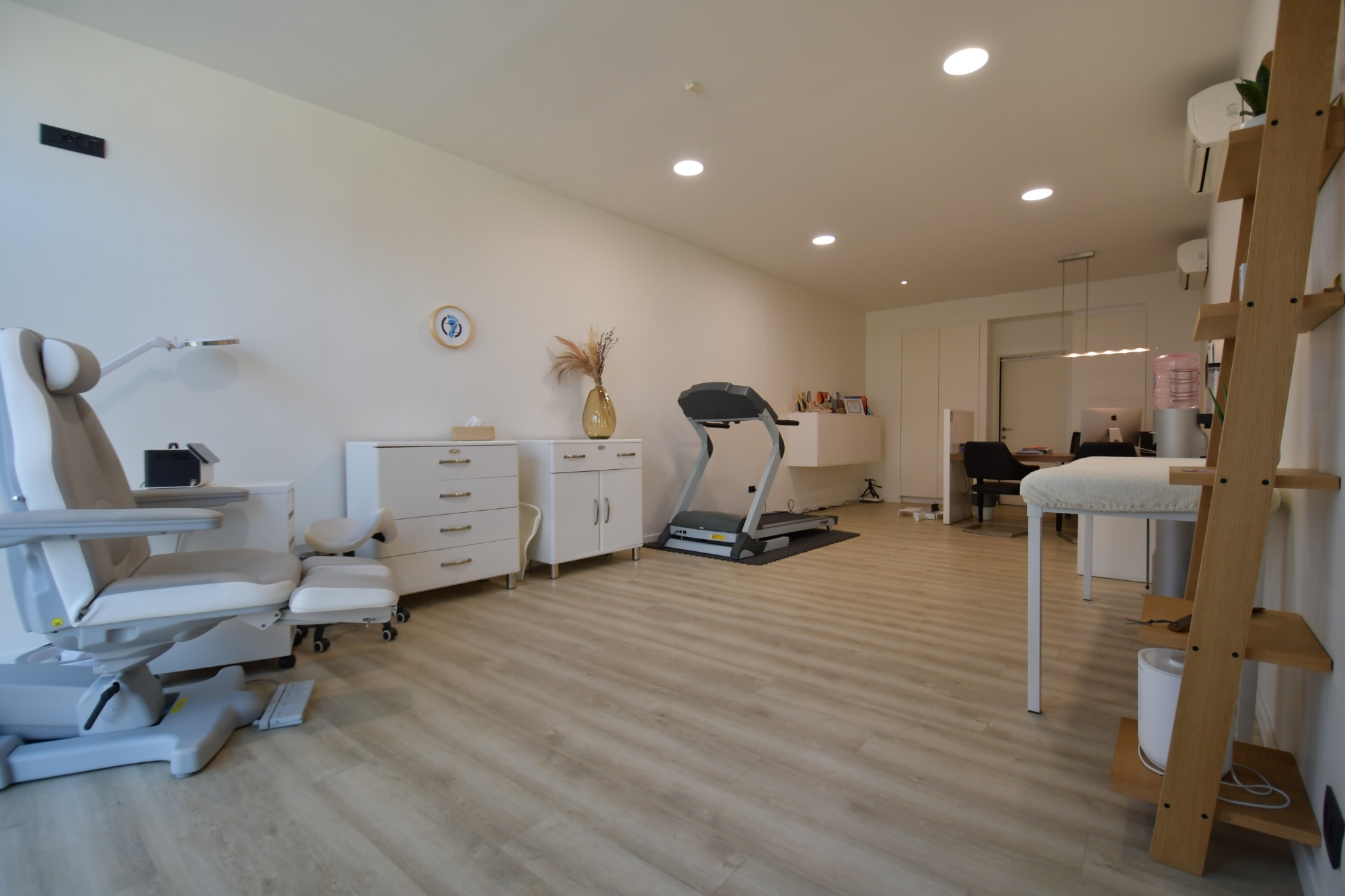 Centraal gelegen ingerichte kantoorruimte in het centrum van Oedelem - foto 3