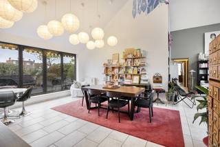 This bright penthouse (222m²) with a breathtaking 100m² terrace is located on the 3rd floor of a small-scale building with only 3 apartments...