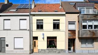 Groot huis met drie volwaardige bouwlagen en een zongerichte stadstuin in het centrum van Heist-aan-Zee. Deze woning is te renoveren maar...