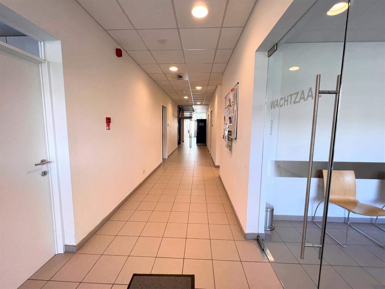 Praktijk-/ kantoorruimte in consultatiecentrum op toplocatie - foto 3