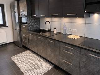 Heel mooi en ruim appartement te huur, gelegen op een goede en centrale locatie aan de Luitenant Lippenslaan. Het appartement beschikt over een aangename en lichtrijke leefruimte met voldoende plaats voor een comfortabele zithoek en eethoek.
De woning heeft 2 ruime slaapkamers, een aparte kantoorruimte die ideaal is om rustig te werken of als extra kamer te gebruiken, en een praktische berging voor extra opslagruimte. Daarnaast is er een volledig uitgeruste keuken, een badkamer en een apart toilet.
Een absolute troef is het gezellige terras, waar u heerlijk kunt genieten van de buitenlucht.
De woning is ideaal voor wie op zoek is naar een ruime, comfortabele en praktische woning met meerdere kamers en veel mogelijkheden.
✨ 2 slaapkamers
💻 Aparte kantoorruimte
📦 Berging
🛋️ Ruime en lichtrijke woonkamer
🍳 Keuken
🛁 Badkamer
🚽 Apart toilet
🌿 Terras
📍 Goede ligging in Antwerpen
Een ideale woning voor wie ruimte, comfort en een praktische indeling belangrijk vindt.