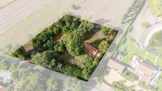 Charmante woning op ruim perceel van +/-3.150 m² omgeven door groen en met prachtige open zichten.De woning werd goed onderhouden en de afgelopen...