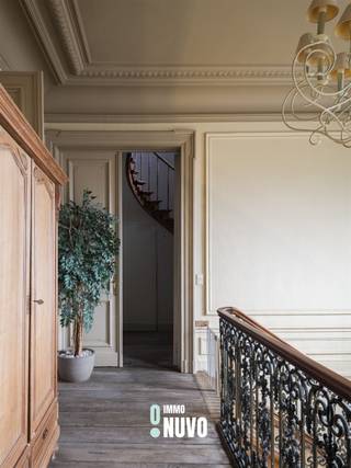 Exclusief herenhuis met handelspand op toplocatie te Aalst Doe een bod vanaf  1.100.000€  Dit prestigieus herenhuis is gelegen op het Keizersplein...