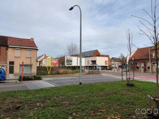 Perceel bouwgrond op een centrale locatie te Schoten centrum. Op 250m van het park en het jaagpad langsheen het Kempisch kanaal, zowel met de...