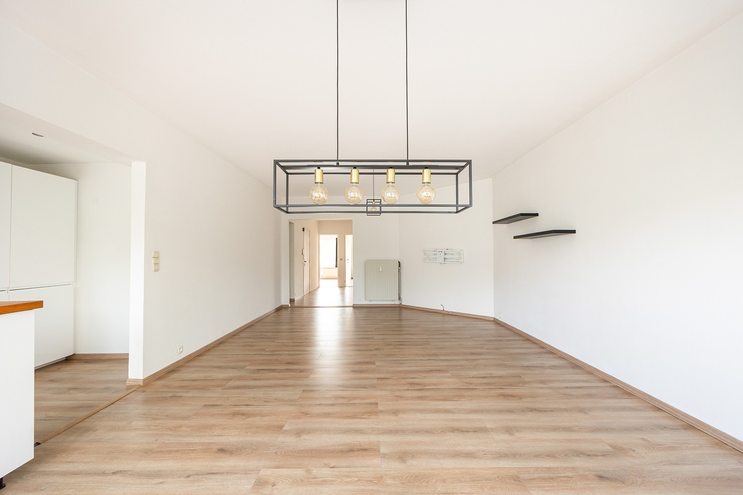 Ruim en lichtrijk 2-slpk appartement met terras, kelderberging en een parkeerplaats in Merksem! - foto 5