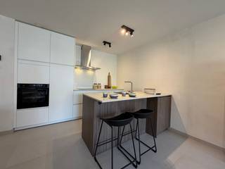 2 slaapkamer appartement (1.01) voor een prijs van €359.000!<br /><br />Zeer centraal gelegen appartement in Sint-Andries, nabij het bruisende centrum van Brugge, station en verscheidene faciliteiten. GROOT 2 SLAAPKAMER appartement, oppervlakte ca. 105 m²! Dit appartement beschikt over een TERRAS (ca. 7,1 m²) met berging.<br /><br />Indeling als volgt: inkomhal met vestiaire en gastentoilet, ruime leefruimte met een moderne en open geïnstalleerde keuken en berging, 2 slaapkamers en badkamer met inloopdouche , ligbad en dubbele wastafel met meubel. <br /><br />Mogelijkheid tot aankoop van bovengrondse garagebox.<br /><br />Nieuwbouwproject onder 21% BTW.<br /><br />IDEALE INVESTERING met een TOP RENDEMENT! <br /><br />Voor verdere informatie contacteer Gaëlle op 0479 17 17 17.