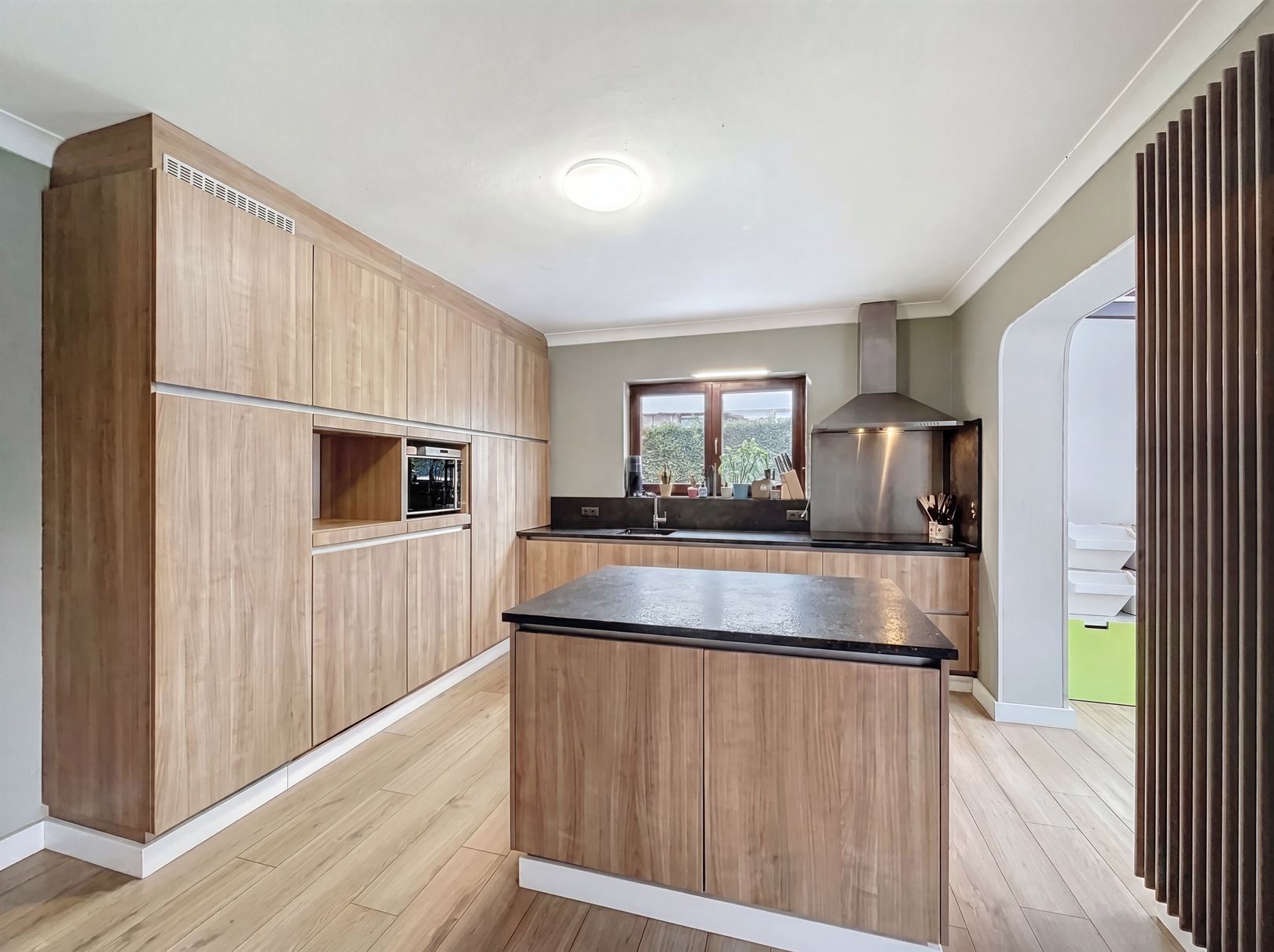 Statig residentieel landhuis met 4 slaapkamers en tuin. - foto 4