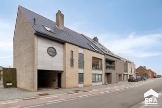 it prachtig en uitzonderlijk ruim duplexappartement is centraal gelegen in Lommel, op wandelafstand van winkels, scholen, horeca en openbaar...