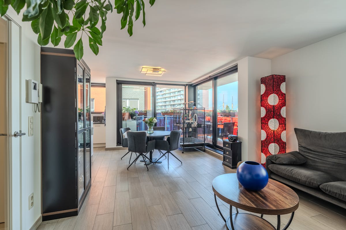 Hoekappartement met 2 slaapkamers en terras te Oostende - foto 3
