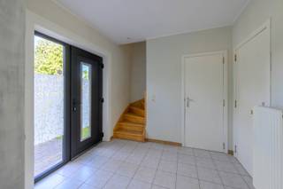 Op enkele minuten van het bruisende centrum van Evergem, bieden wij u in de "Patrijzenstraat 194" deze gezinswoning aan. De woning is uiterst...