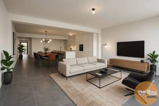 In het hart van Aalst, op wandelafstand van het station, bevindt zich dit volledig vernieuwde gelijkvloerse appartement van maar liefst 170 m²...