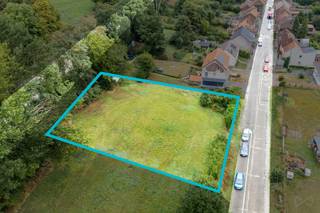 Dans le charmant et prisé village d’Hélécine, découvrez cette superbe parcelle de 1.504 m² offrant la possibilité d’accueillir jusqu’à...