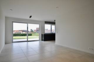 De woning is recent en afgewerkt met kwaliteitsvolle materialen.Ruime en energiezuinige woning met zuidgerichte, reeds aangelegde tuin en terras mét...