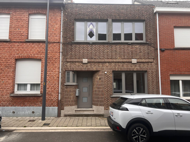 Goedgelegen woonhuis met 3 slaapkamers en tuin - foto 1