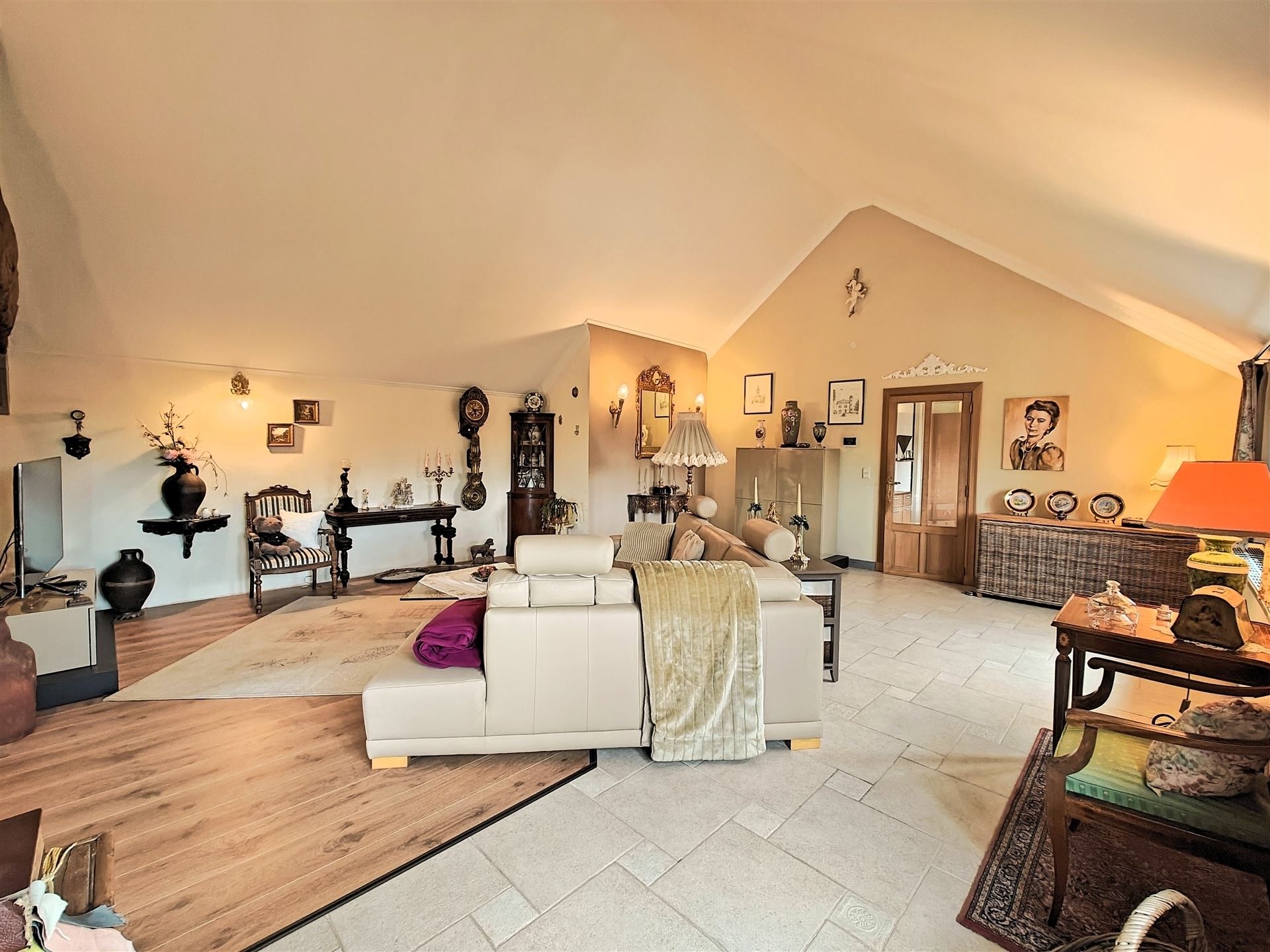 Ruim en karaktervol appartement van 190m² in het charmante Maasdorp Vucht! - foto 4