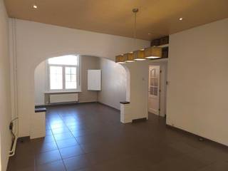 Charmante halfopen bebouwing nabij centrum Arendonk met ruime tuin.Deze instapklare huurwoning in Arendonk verwelkomt je via een verzorgde inkomhal...