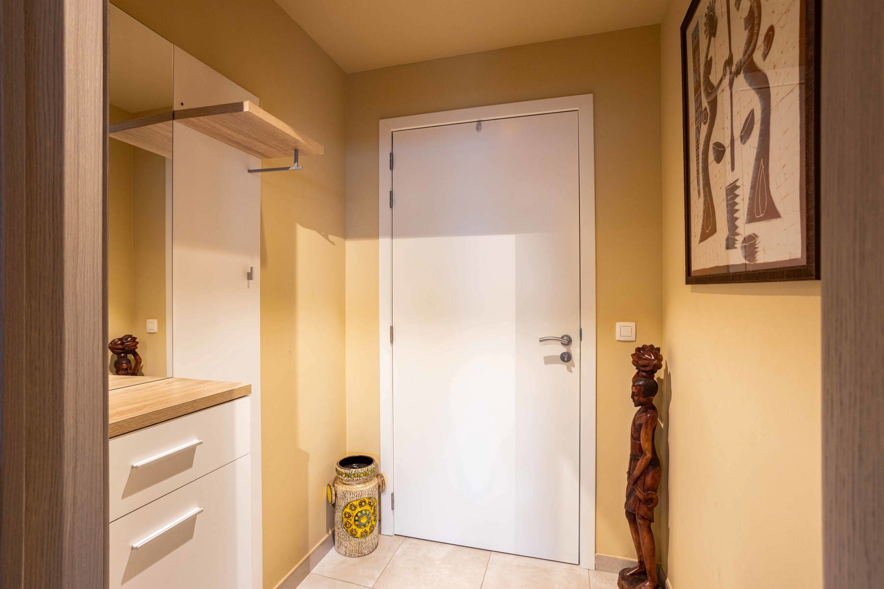 Modern gelijkvloers appartement met tuin en terras. - foto 3