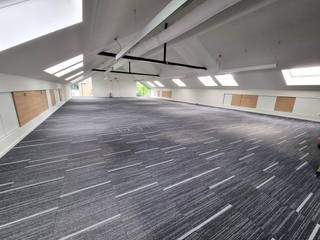 Uniek kantoorgebouw met veel magazijnruimte en opslagmogelijkheden (vroegere kantoren van CANON Michiels) te koop te Westmeerbeek. De eigendom...