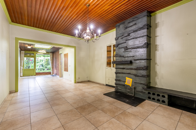 Zeer ruime, te renoveren woning met mogelijkse uitweg. - foto 5