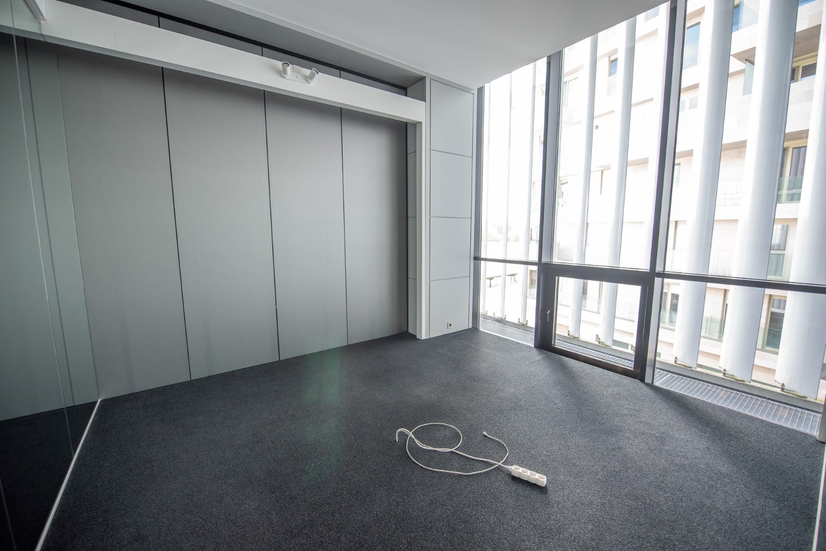 Instapklare kantoorruimte TE HUUR in de Elindus-arena te Waregem! - foto 5