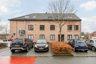 Opbrengsteigendom met 9 appartementen en een woningOp een aangename locatie nabij de vaart in Sint-Jozef Rijkevorsel bevindt zich dit veelzijdige...