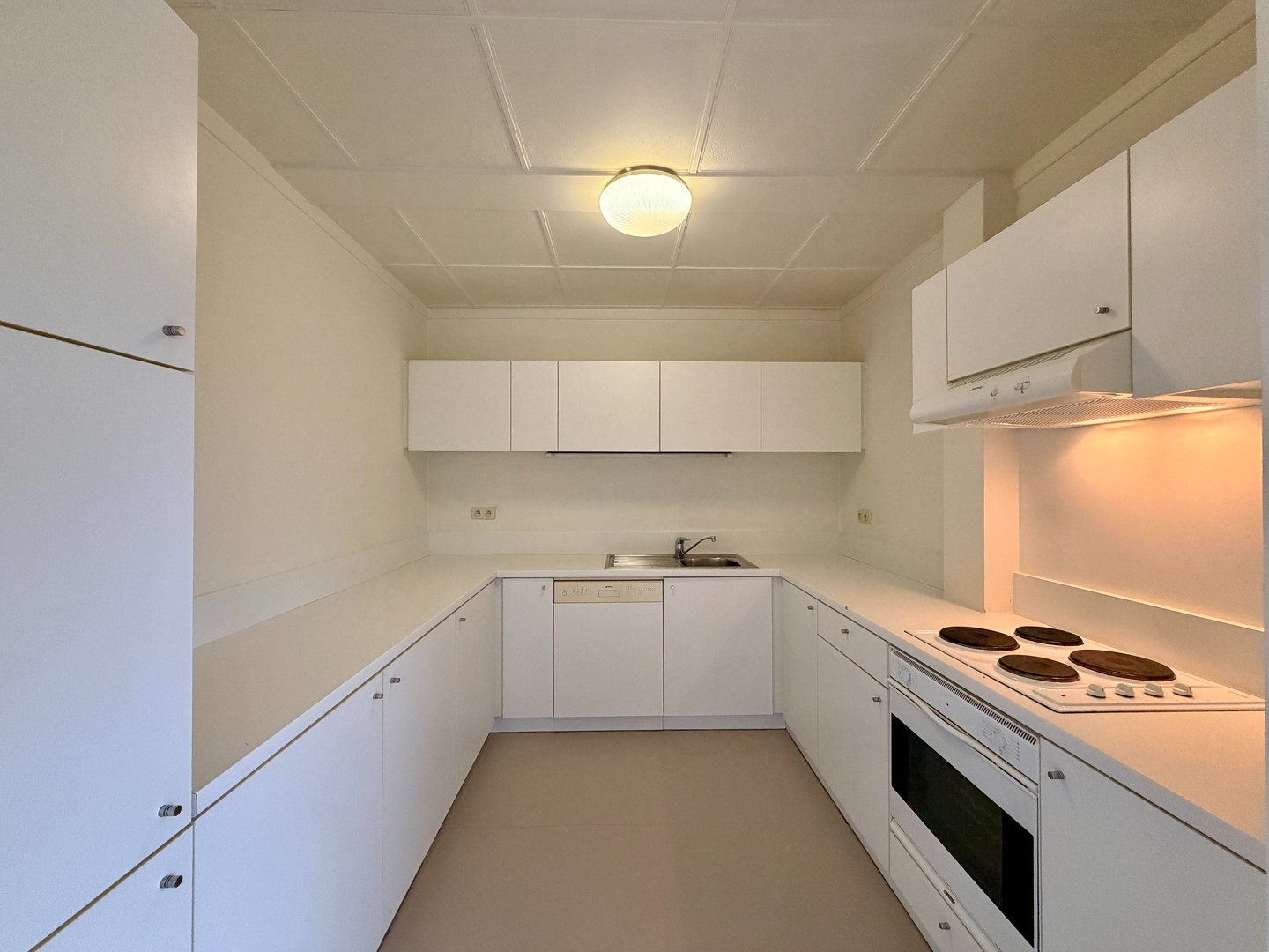 Recent opgefrist appartement met 2 slaapkamers te Gits! - foto 2