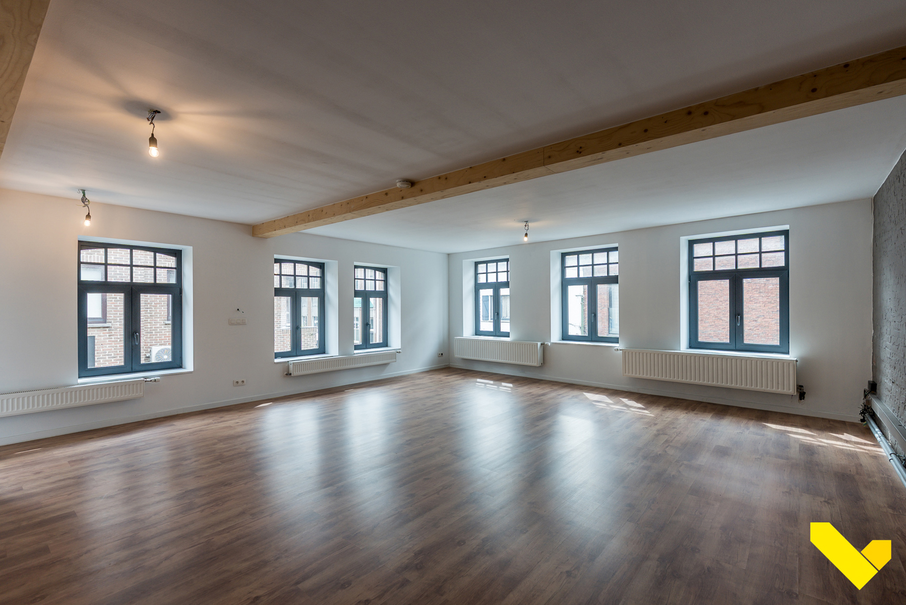 Karaktervol handelspand met bovenliggend appartement - foto 4