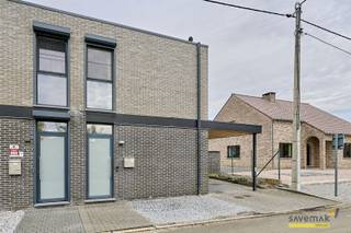 In een doodlopende straat in het hartje van Beverlo vinden we deze toffe starterswoning uit 2015. Op de benedenverdieping springt de open leefruimte...