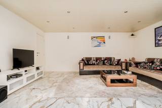 Instapklaar huis met 5 slaapkamers en zonnige stadstuin in Wilrijk In deze ruime, instapklare woning in Wilrijk met grote raampartijen geniet u...