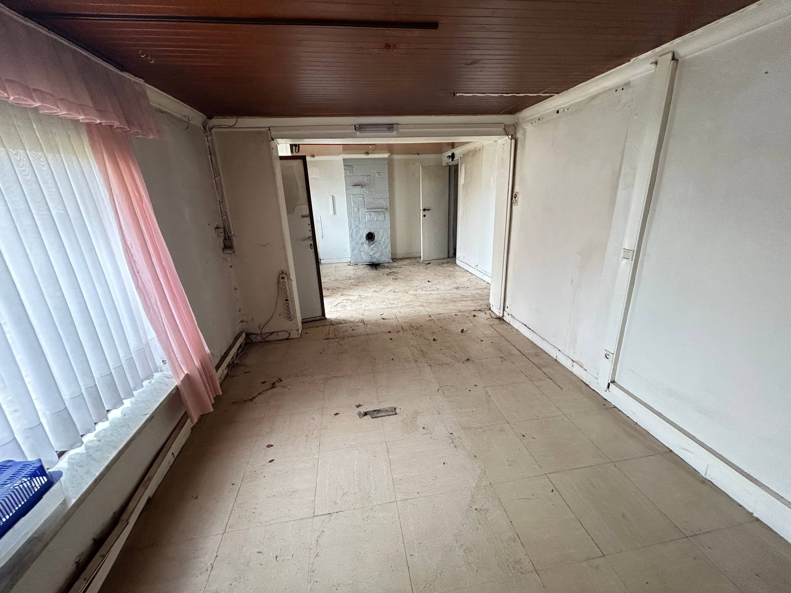 Izegem - Halfopen te renoveren woning met uniek verzicht - foto 4