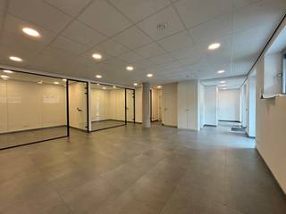 Afgewerkte polyvalente handelsruimte gelegen in de Anco torens. Bent u als dienstverlenend bedrijf op zoek naar een toplocatie in Turnhout? Dan...