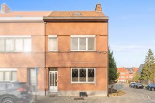 Te koop: Ruime halfopen woning in Machelen, centraal gelegen nabij het centrum en belangrijke invalswegen.De woning beschikt over drie grote...