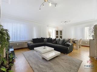 <p><span>SOUS OPTION Magnifique appartement de standing au 1e étage (sans ascenseur) d'une jolie résidence de caractère au centre ville. L'appartement dispose de 3 chambres et offre de très beaux espaces de vie avec une superficie habitable totale de 113 m². Il se compose d'un vaste hall d'entrée avec toilette invités, d'un lumineux séjour de 38 m² avec moulures, parquet mosaïque en chêne massif et sa belle cheminée, d'une cuisine super-équipée de 10 m², trois chambres de 15,12 et 11 m², d'une salle de bain entièrement carrelée équipée d'une baignoire avec paroi vitrée et un meuble évier. Une buanderie, une agréable petite terrasse et une cave. CC au gaz .Nouveau boiler Compteur d'eau commun (au tentième) calorimètres .Châssis remplacés en 2019. Belle parqueterie dans le séjour. Nouveaux mitigeurs. Placards sur mesure. Faire offre à partir de 235.000€. Infos et visites au 02/355.50.55. </span></p>