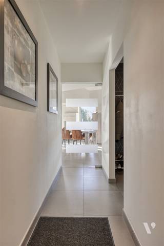 Instapklare, moderne penthouse-duplex met overvloedige lichtinval, garage en bergingGelegen op de bovenste verdieping van een verzorgd gebouw met...