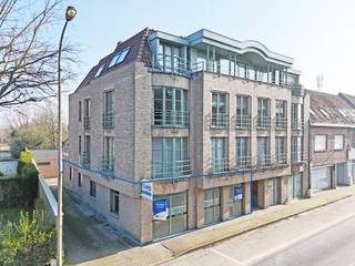 Deze strategisch gelegen kantoorruimte situeert zich langs de Centrumstraat te Olsene (Zulte), men bevindt zich in de dorpskern, veel passage en...