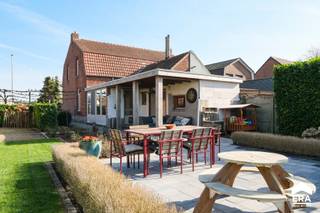 [[ DIT PAND NEEMT DEEL AAN DE ERA OPEN HUIZEN DAG OP 14/3 VAN 13:00 TOT 14:00 ]]Gezellige woning te koop op een schitterend aangelegd perceel van...