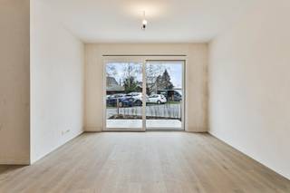 Kom dit project ter plaatse ontdekken tijdens het Nieuwbouwweekend op zaterdag 25/04 tussen 10u en 10u45!Laatste appartementen te koop!Dit gelijkvloers nieuwbouwappartement met 2 slaapkamers is te koop in residentie Albert &amp; Jerome in het centrum van Desselgem. Het appartement heeft een woonoppervlakte van 89m² en geniet van een aangename zuidgerichte tuin met terras van 65m². Dit appartement kan verder afgewerkt worden naar keuze van de koper.INDELINGinkomhal - apart toilet - woonkamer met open keuken - berging - kamer 1 - kamer 2 - badkamer - berging - tuin met terrasEr zijn bovengrondse autostaanplaatsen, garageboxen en fietsenbergingen te koop. Mogelijk tot aankoop aan 6% btw! Residentie Albert &amp; Jerome is een nieuwbouwproject op centrale ligging, (Liebaardstraat 180-206) te Desselgem bestaande uit 22 energiezuinige appartementen en een handelsruimte. Elke unit zal verwarmd worden met een warmtepomp (geothermie). Deze appartementen zijn een ideale investering door hun ligging en de oppervlaktes!