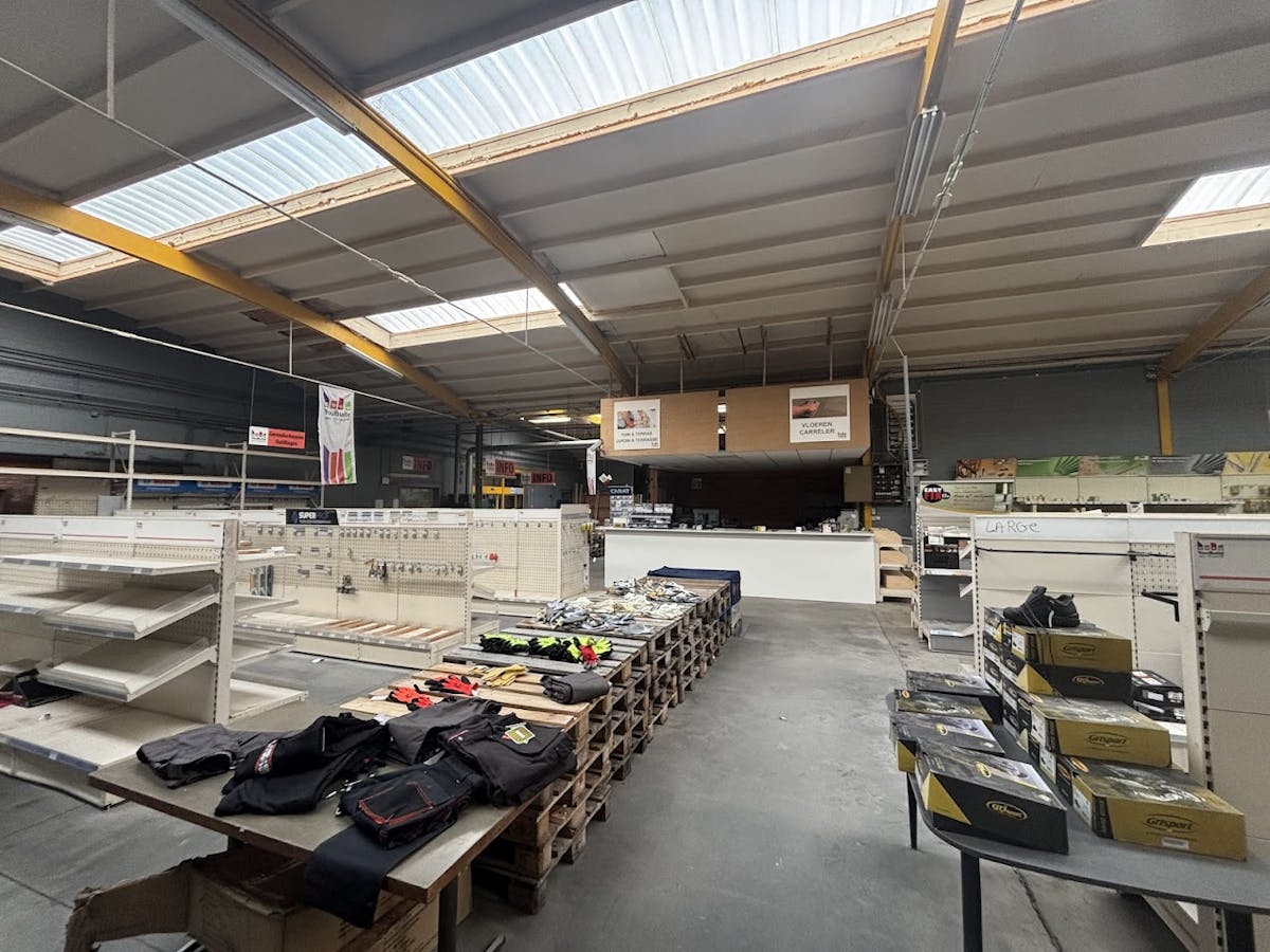 Magazijn met buitenopslag te huur in Moorsele - foto 4