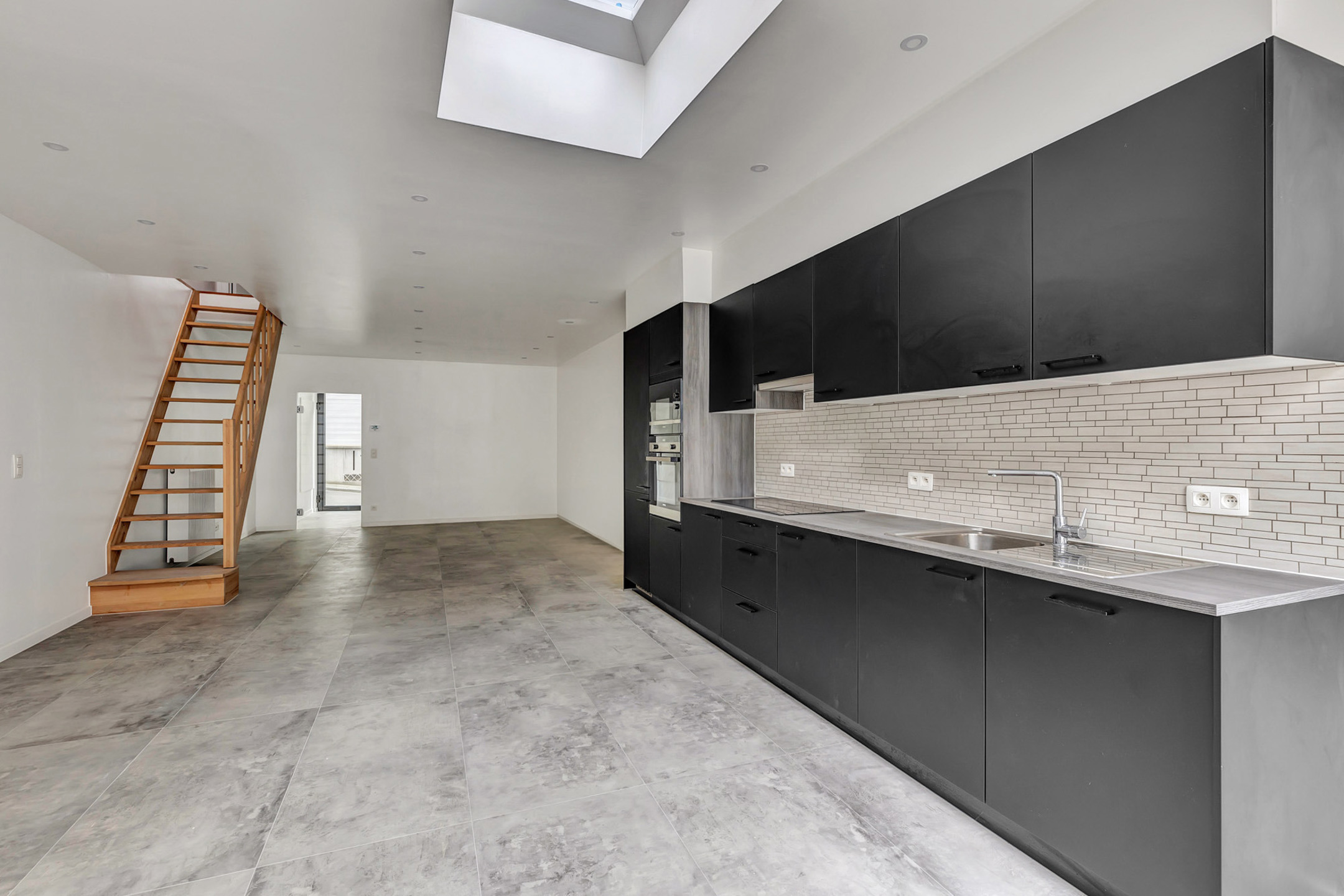 Instapklare stadswoning 200m2 bewoond met 5 slaapkamers  - foto 2