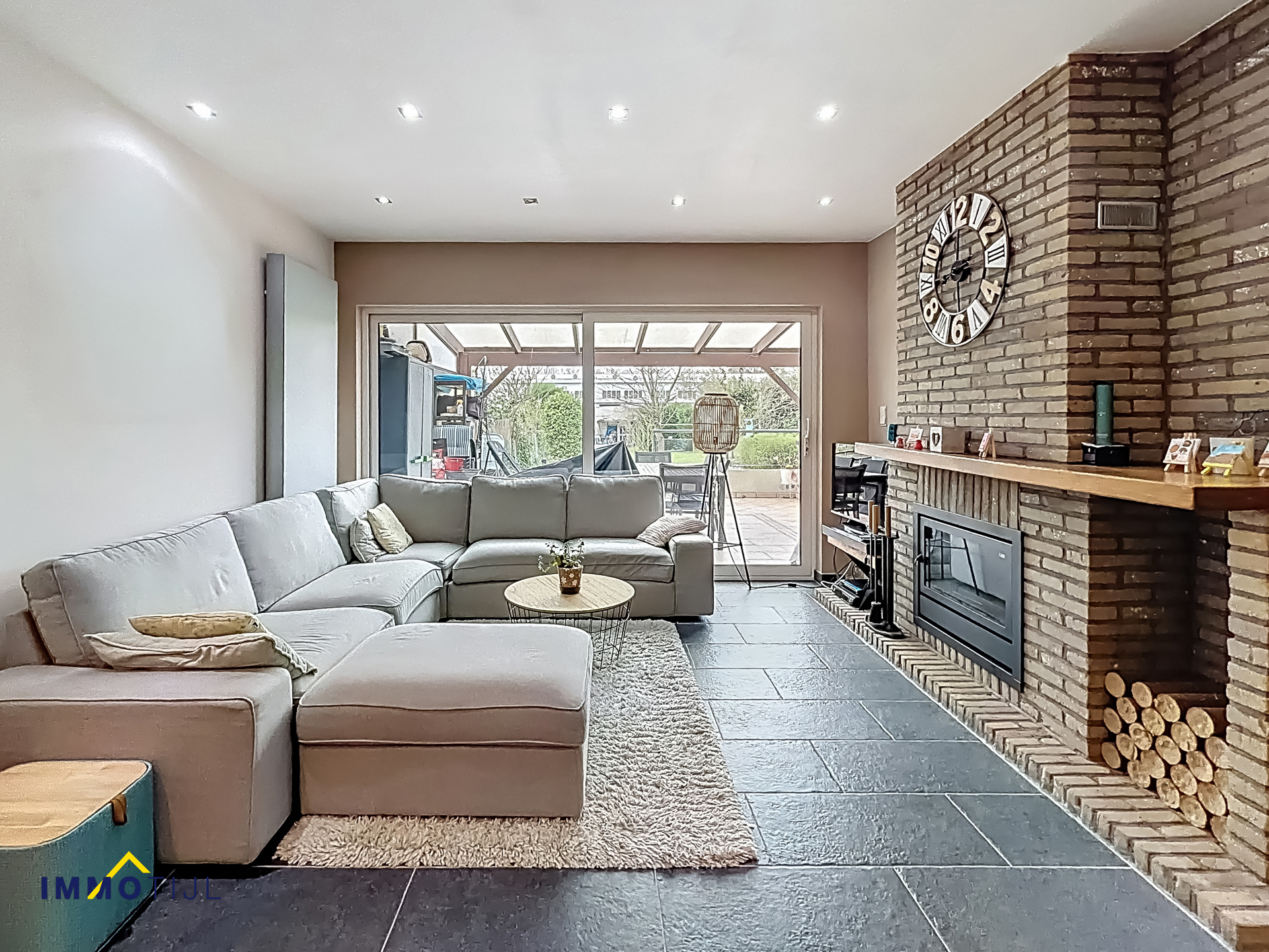 Instapklare gezinswoning met zonnige tuin en oprit! - foto 4