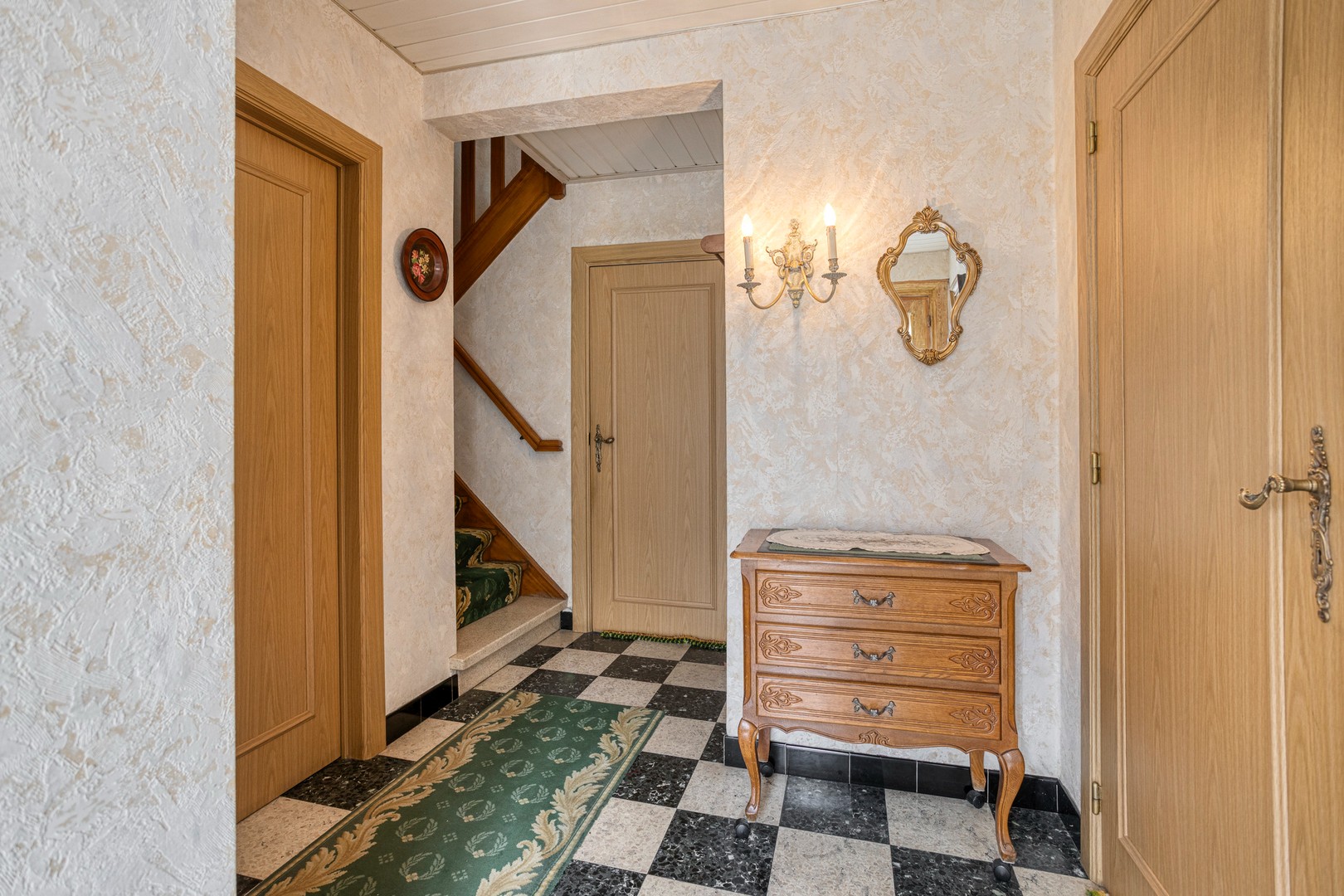 Tussenwoning met veel potentieel in een rustige wijk te Roeselare - foto 2