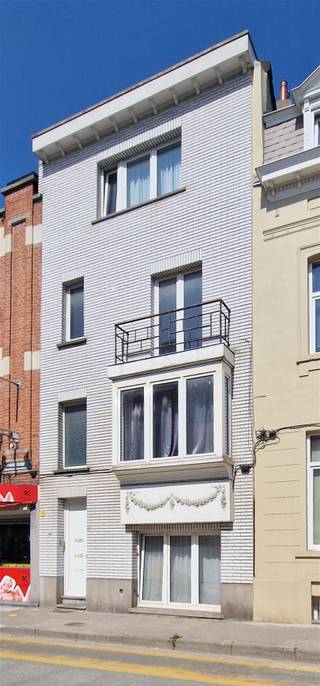 immo Talenco verkoopt te Grimbergsesteenweg 166 – 1853 Grimbergen (Strombeek-Bever) deze ruime volledig te renoveren opbrengsteigendom van ± 215...
