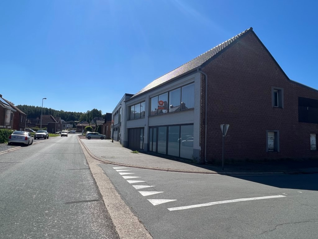 Commercial à vendre à Opoeteren avec 2 chambres - photo 2