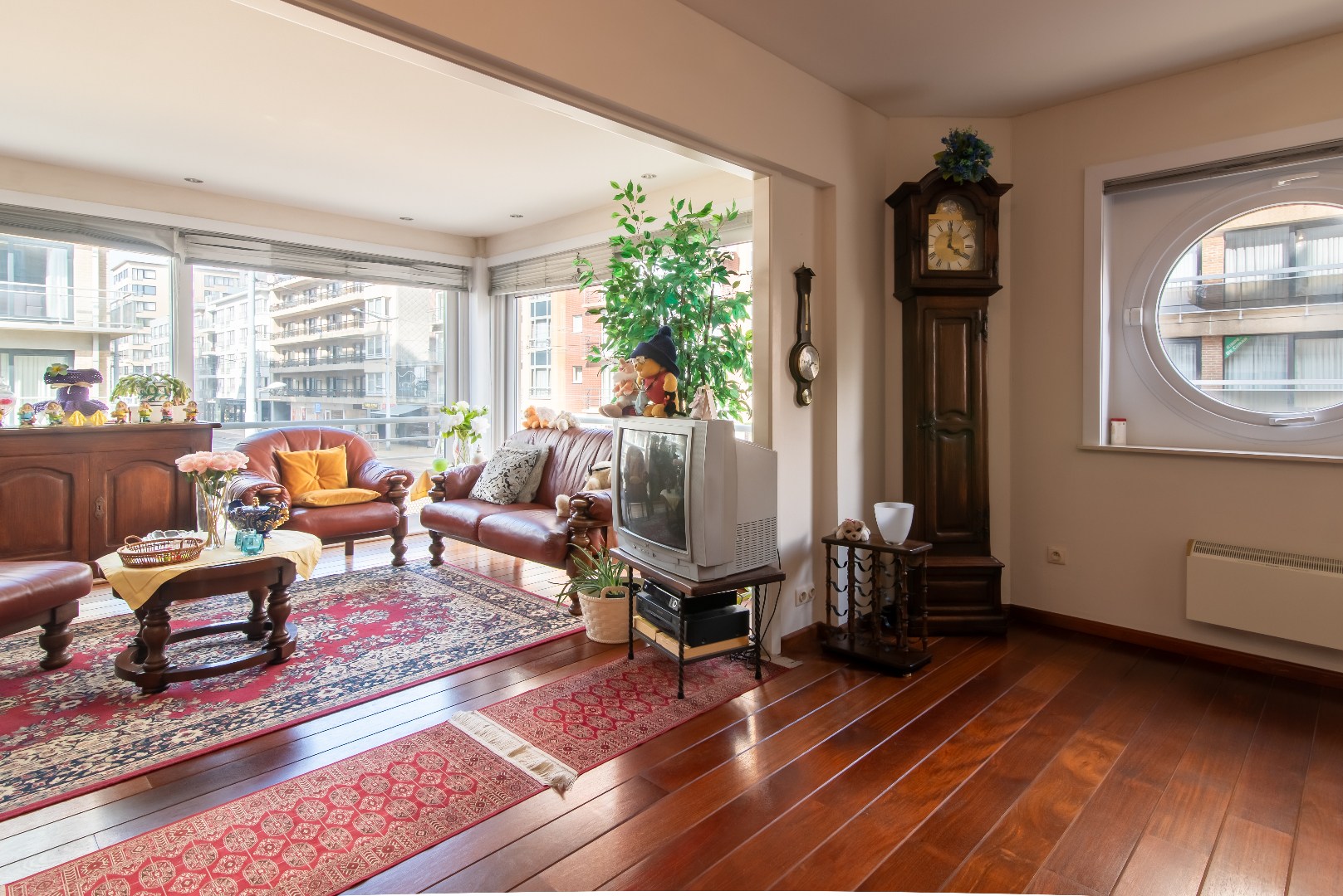 Cozy corner apartment with a sea view from the second line. - photo 3