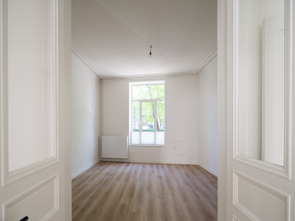 Instapklare en karaktervolle herenwoning (= kantoor) met buitenruimte aan de gegeerde Coupure - photo 4