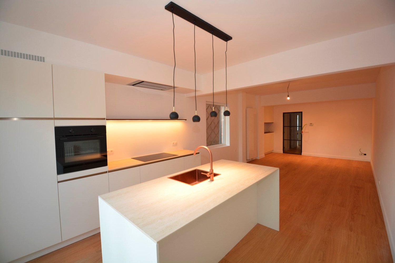 GERENOVEERD APP. MET 2 SLK EN ZUID-TERRAS! - foto 5