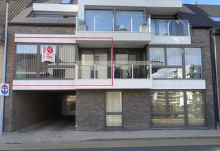 Dit appartement te huur is gelegen in de Henri Lebbestraat 26 te Waregem en is voorzien van 2 slaapkamers. Dit appartement beschikt ook over...