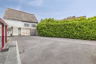 Charmante hoeve met bijgebouw en grote tuin – Wassegemstraat 47, 9570 Deftinge/LierdeBent u op zoek naar een woning met karakter, ruimte én...