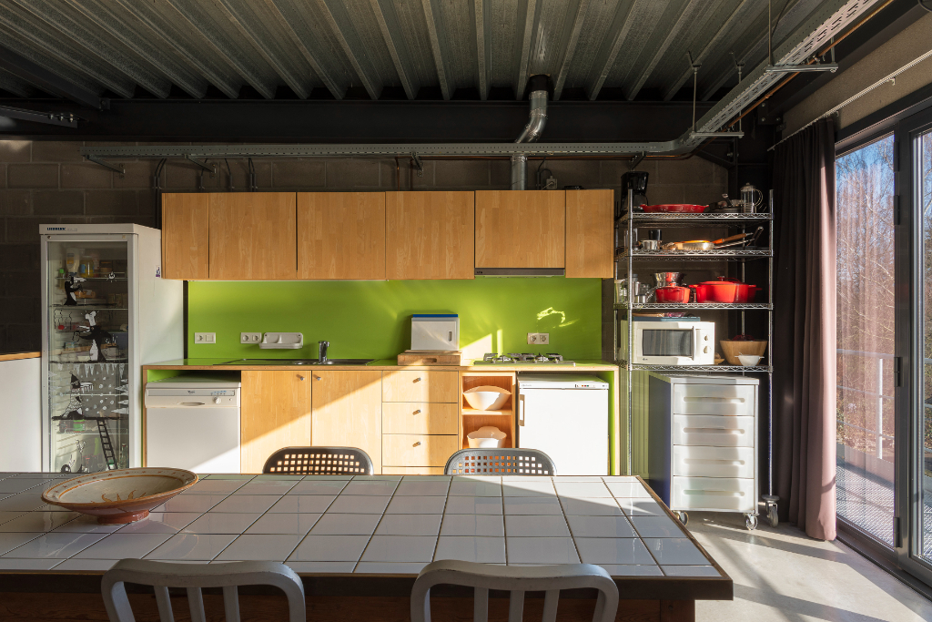 Verkoop via aandelen: Karaktervol atelier, kantoor en/of opslagruimte van ca. 300 m² in Sint-Amandsberg - photo 4
