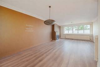 <p><span>In the Laarbekestraat, a quiet street in a residential area in Merksem, we find this apartment to refresh for sale. The center of Merksem, as well as numerous stores, public transport, schools and approach roads can be found in the vicinity. The excellent location is confirmed by a Mobiscore of 9.1/10. The apartment has a living area of 84m² and is located on the 2nd floor with 2 bedrooms.</span></p><p><span> </span></p><p><span>2nd Floor</span></p><p><span>-Entrance hall with checkroom</span></p><p><span>- Separate guest WC</span></p><p><span>-Bright living space</span></p><p><span>-Kitchen</span></p><p><span>-Bedroom 1</span></p><p><span>-Bedroom 2</span></p><p><span>-Bathroom</span></p><p><span> </span></p><p><span>Advantages</span></p><p><span>-excellent location with Mobiscore 9.1/10</span></p><p><span>-2 spacious bedrooms</span></p><p><span>-lots of light and beautiful open views</span></p><p><span>-stores, schools and public transport within walking distance</span></p><p><span>-train station at only 800 meters</span></p><p><span> </span></p><p><span>Are you interested in this apartment for sale in Merksem, are you looking for other real estate, an investment or do you want to know the value of your property? Then BOLT Immo is the right place for you! We will gladly help you.</span></p>